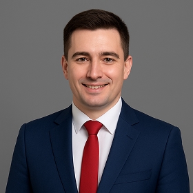 Legal Consulting Tashkent vakili Sardor Muratov amoCRM ni joriy etish haqida oʻz fikrini bildirmoqda